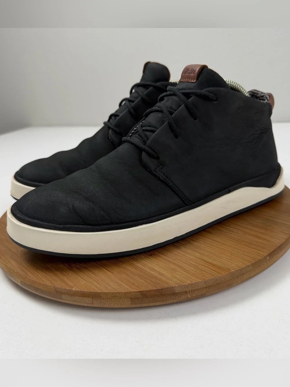 OluKai sleek black
